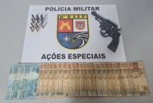 com-municoes-escondidas-em-meia-e-revolver-sobre-o-guarda-roupa,-homem-e-preso-por-porte-ilegal-de-arma-de-fogo