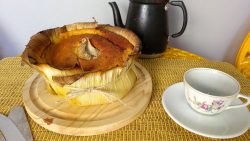 tradicional-bolo-de-milho-assado-na-palha-e-perfeito-para-o-cafe-da-tarde