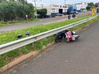 pneu-furado-causa-acidente-de-transito-envolvendo-duas-motos-e-um-carro,-na-rodovia-raposo-tavares