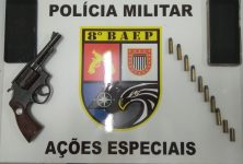 apos-denuncia,-casal-de-namorados-e-preso-com-revolver-e-municoes,-em-regente-feijo