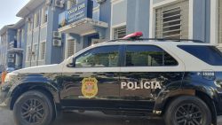 motorista-se-envolve-em-acidente-e-acaba-preso-por-posse-ilegal-de-arma-no-jardim-santa-monica