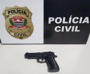 durante-cumprimento-de-mandado-de-busca-e-apreensao,-policia-civil-localiza-simulacro-de-arma-de-fogo-em-santo-expedito