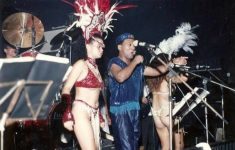 samba-raiz:-sambista-e-interprete-machadense-inspira-se-em-show-de-oswaldo-sargentelli-para-criar-o-grupo-‘sabiru-e-as-mulatas’