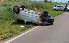 irmas-de-66-e-64-anos-ficam-feridas-ao-capotar-carro-na-rodovia-julio-budiski,-em-flora-rica