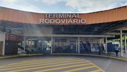 terminal-rodoviario-espera-receber-13-mil-passageiros-durante-feriado-prolongado-de-natal;-veja-destinos-mais-procurados