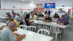 restaurante-bom-prato-serve-almoco-especial-na-vespera-e-no-dia-de-ano-novo,-em-presidente-prudente