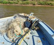 fiscalizacao-flagra-pescadores-em-atividade-proibida-durante-a-piracema-e-apreende-equipamentos-no-rio-aguapei