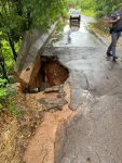 buraco-aberto-pela-chuva-em-cabeceira-de-ponte-provoca-interdicao-parcial-de-trecho-de-estrada-vicinal-em-adamantina