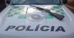 apos-fiscalizacao-da-policia-ambiental,-idoso-de-76-anos-e-preso-por-porte-ilegal-de-arma-de-fogo-em-pauliceia