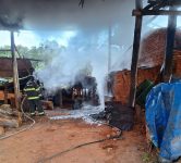 incendio-danifica-parte-do-telhado-de-olaria,-em-martinopolis