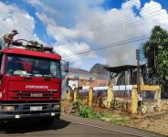 casa-e-completamente-destruida-por-incendio-no-centro-de-indiana